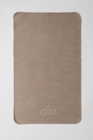 Performance No Sweat Hand Towel - Gravel